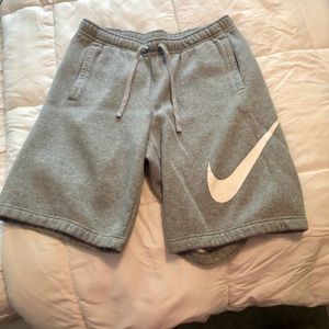Large men’s Nike shorts